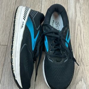 Brooks Ariel 20 Women's Shoes 10.5 B Black Running Walking Athletic Sneakers